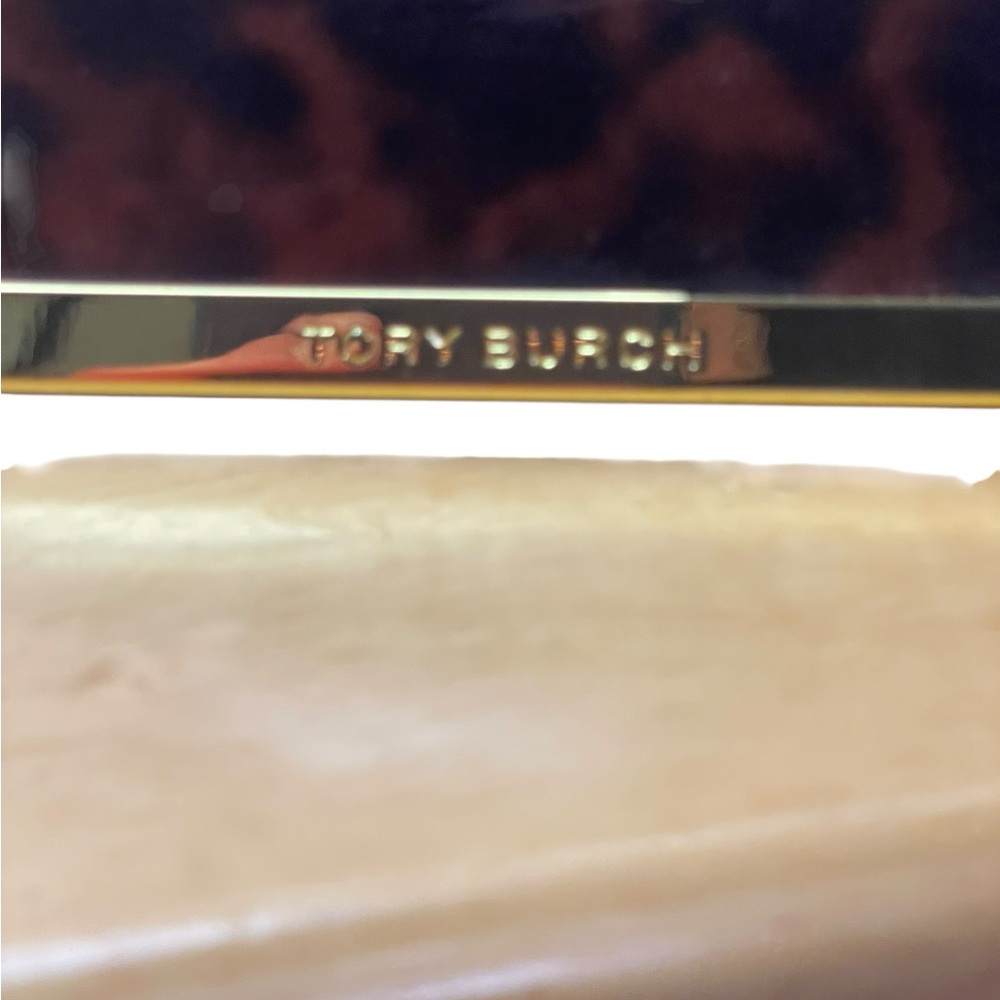 Tory sunglasses- with case-NWOT - Picture 10 of 11